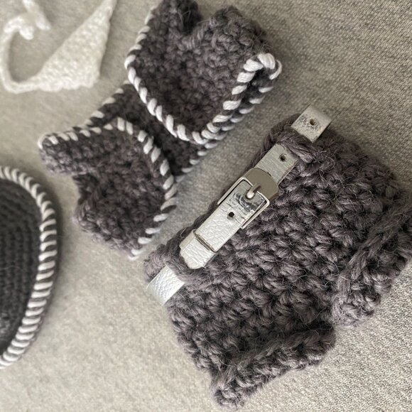 Handmade Crochet Cute Grey White Western Cowboy Outfit for 17cm Doll 5-Piece Set - Picture 6 of 6